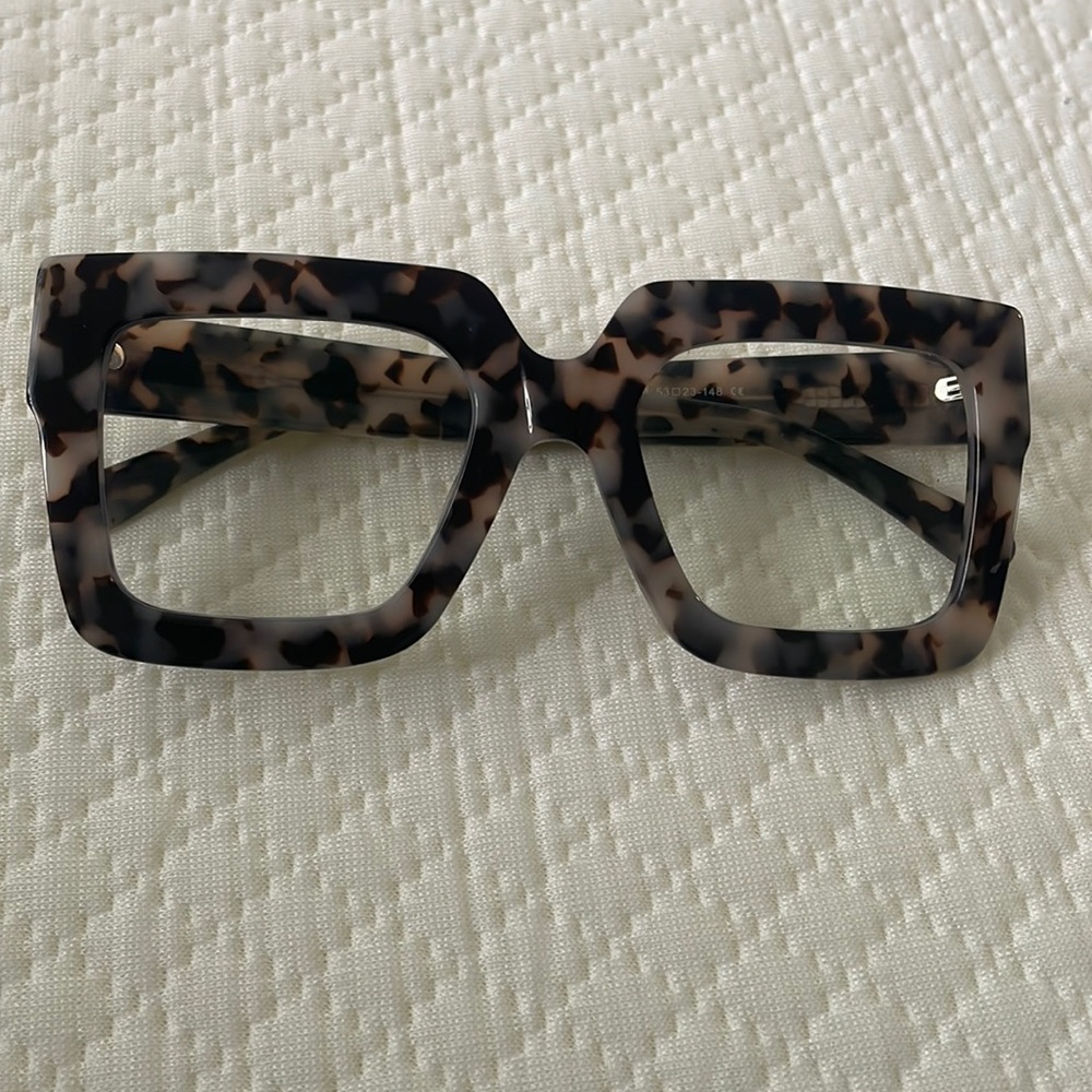 From Amazon, Brand: Zeelool blue light blocking glasses. No prescription.